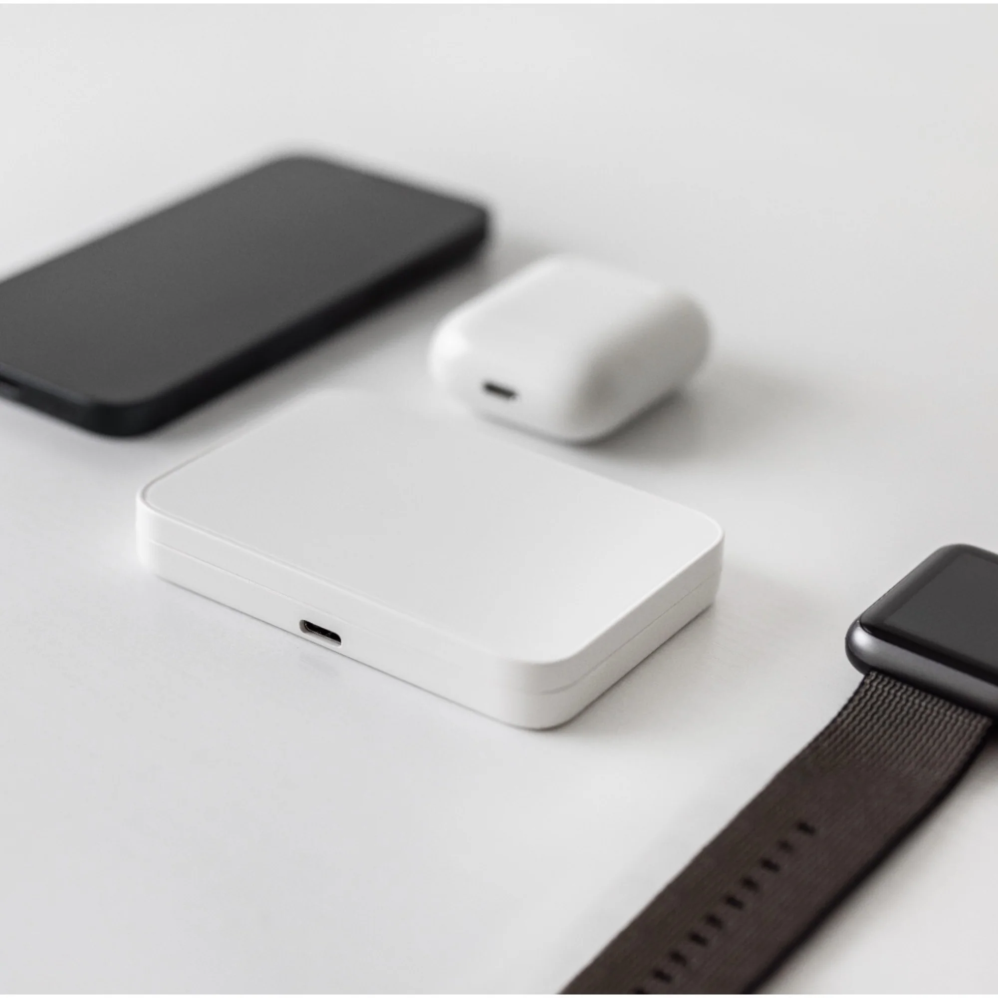 Apollo 3-in-1 Apple Charger - Image 9