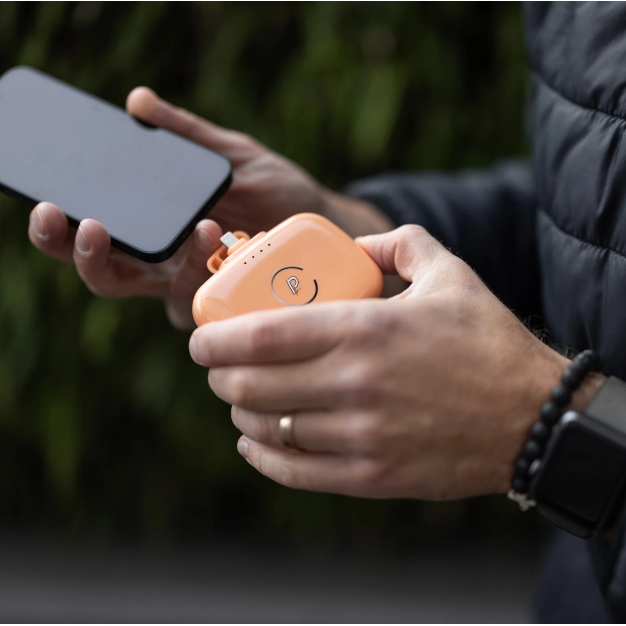 Gravity ANDROID & iPHONE 15 Portable Charger - Image 7